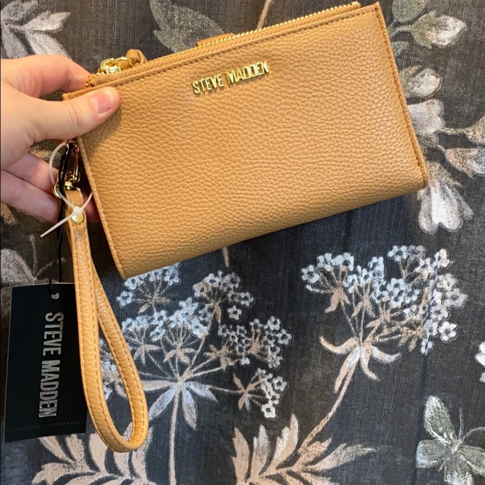 Camel Steve Madden wristlet